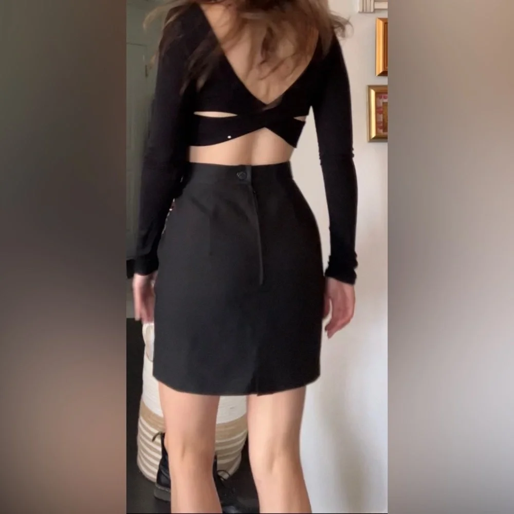 Vintage black mini skirt - Picture 5 of 7